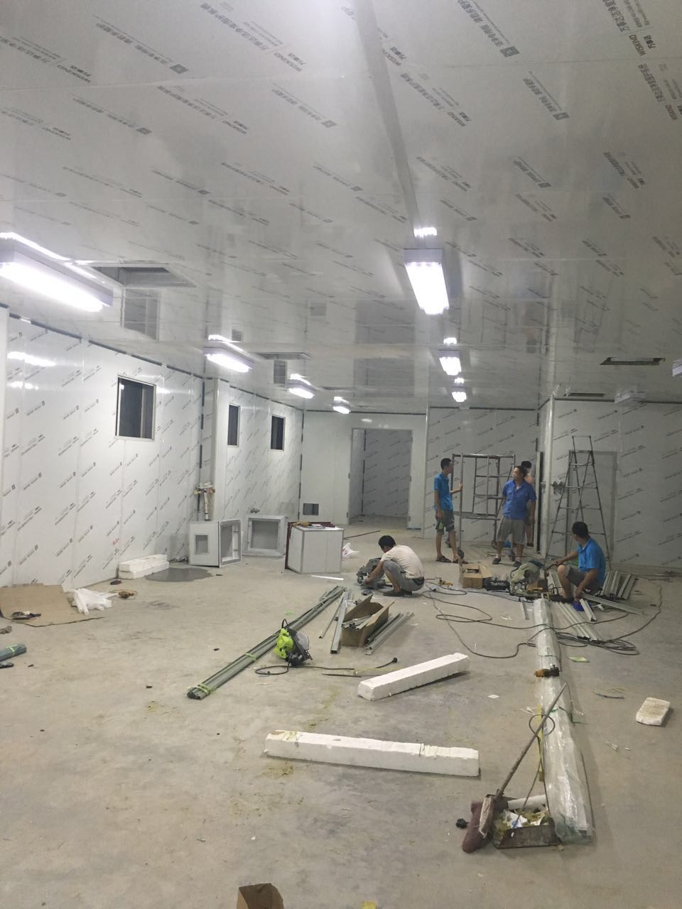 净化车间建设中